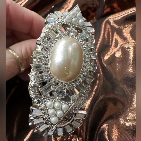 Elizabeth Cole Statement Bracelet – Vintage Glamour & Elegance Silver and Pearl - Picture 15 of 17